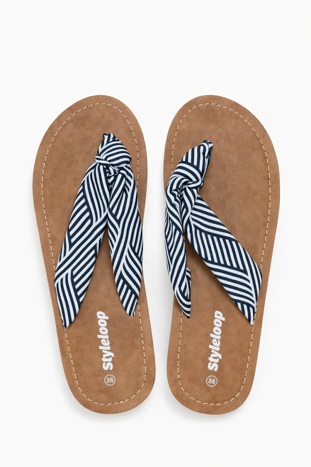 Sandalias casuales de rayas marineras's foto | "Es lo que hay" |  BizneCubano